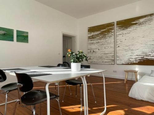 Wunderschöne, großzügige Altbauwohnung in Mitte, Берлин (фото 6)