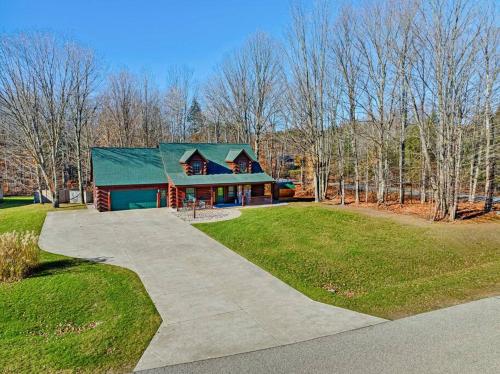 Thompsonville Lodge 3 bedroom - Hot tub - Sauna - 24hr Crystal Shuttle in Thompsonville, USA