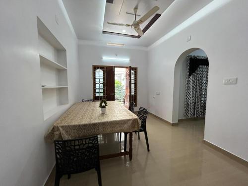 m² 4 guļamistaba, 1 privāta vannas istaba  Athirappilly
 (Puzhayoram Homestay ) in Athirapally