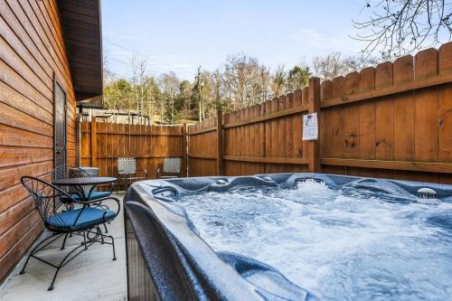 Strawberry Wine Romantic Hot Tub Cabin in Pigeon Forge, USA