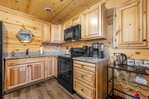 Strawberry Wine Romantic Hot Tub Cabin in Mt Zion