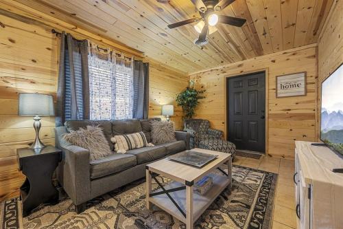 Strawberry Wine Romantic Hot Tub Cabin in Mt Zion