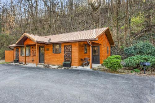 Strawberry Wine Romantic Hot Tub Cabin in Pigeon Forge, USA