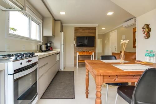 Kitchen, Residencial Casa Flora in Bombinhas