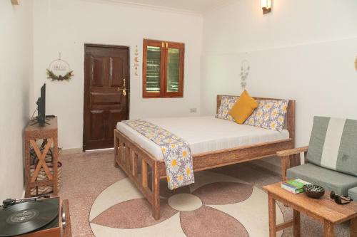 Double Room with Balcony image 10
