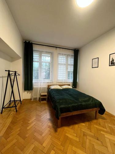 room detail thumbnail 1