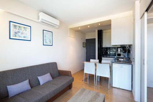 One-Bedroom Economy Apartment (2 Adults + 2 Children) up to 10 years old