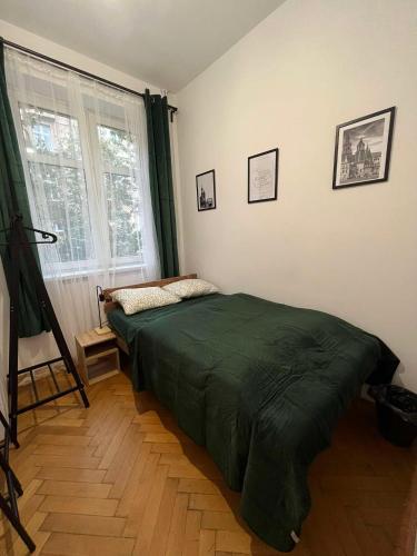 room detail thumbnail 2