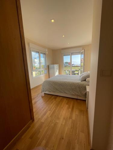 Apartamento a 50m de la playa by Cristian&Tamara"alquileres" in A Revolta