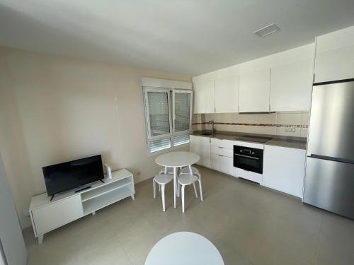 Apartamento a 50m de la playa by Cristian&Tamara"alquileres" in A Revolta
