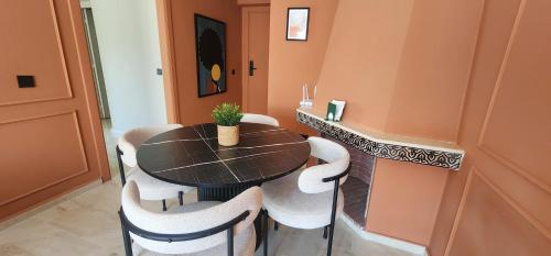 The 23 Princesses by IB Signature - Stylish 2 Bedroom Apt with Wifi, Self check-in - 24 x7 Security - City View - Walk to Cafes! City Centre, Casablanca (Foto 6)