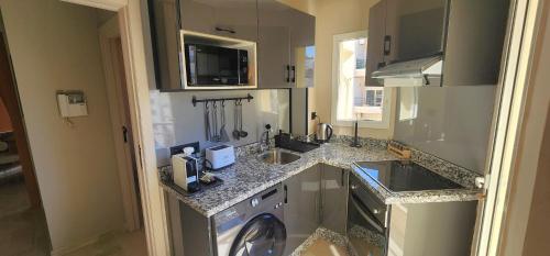 The 23 Princesses by IB Signature - Stylish 2 Bedroom Apt with Wifi, Self check-in - 24 x7 Security - City View - Walk to Cafes! City Centre, Casablanca (Foto 7)