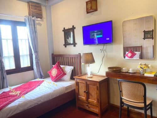 Twin Room image 7