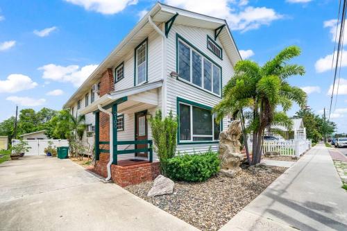 Downtown Loft with Parking - Steps to Restaurants & Nightlife image