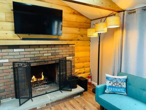 Pocono Lake House Beach, AC in Locust Lakes Village, USA