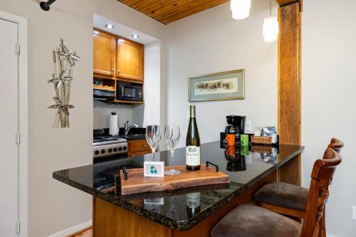 Mountain Inn Lodge 54 with Wintergreen Advantage in Wintergreen, USA