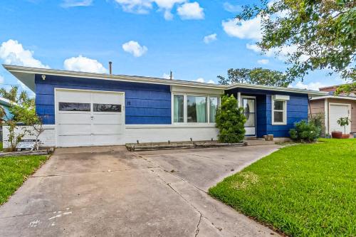 The Blue Cottage in Galveston, USA