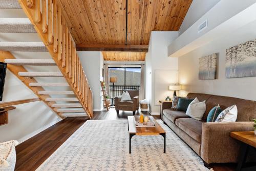 Mountain Inn Lodge 65 with Wintergreen Advantage in Wintergreen, USA