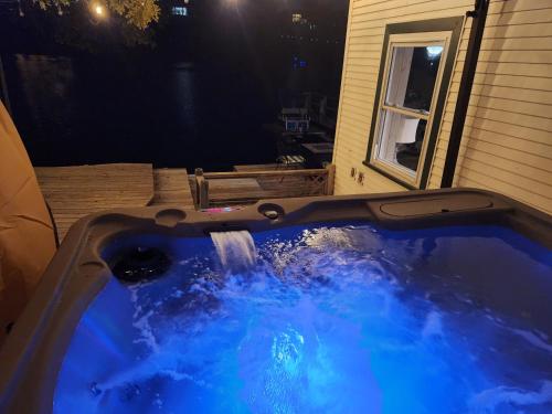 Lake Haven Chateau - Hot Tub, Game Room in Hot Springs, USA