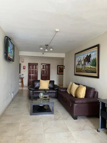 Tallan Hotel in Grau
