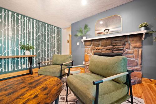 Cozy retreat on private estate with Hot Tub - image 7