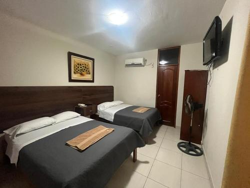 Tallan Hotel in Grau