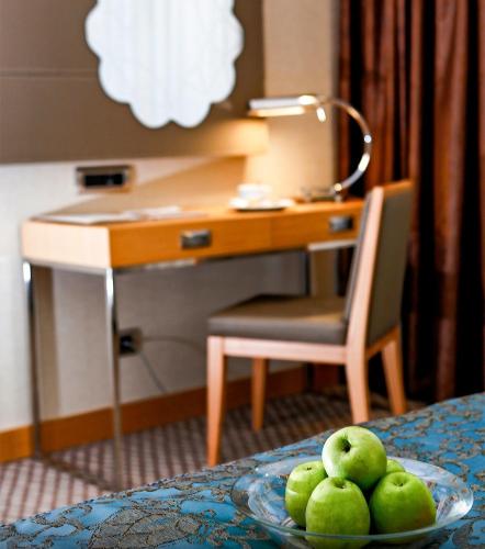 room detail thumbnail 2