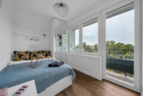 Warsaw Mokotów Apt - Balcony, AC, Tram&Bus nearby - by Rentujemy, Varsovie
