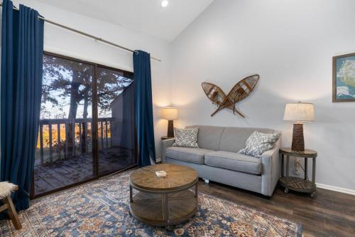 Timbers Lodge 57 with Wintergreen Advantage in Wintergreen, USA