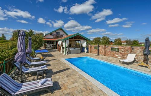. Nice Home In Prugovac With Sauna