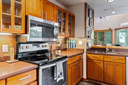 Black Dog Treehouse with Wintergreen Advantage - image 8