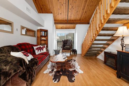 Mountain Inn Lodge 80 with Wintergreen Advantage in Wintergreen, USA