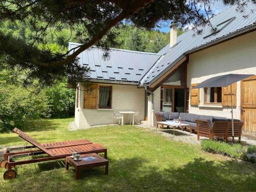 Maison Étoile - Explore Oisans, Fabulous house for 10 guests, Allemond (Maison Etoile - Explore Oisans, Fabulous house for 10 guests, Allemond) in Allemont