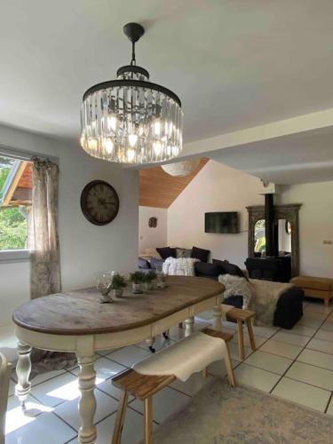 Maison Étoile - Explore Oisans, Fabulous house for 10 guests, Allemond (Maison Etoile - Explore Oisans, Fabulous house for 10 guests, Allemond) in Allemont