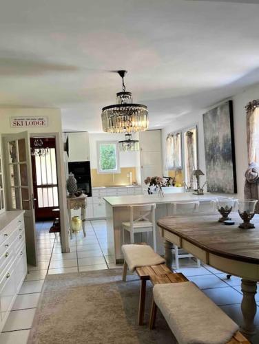 Maison Étoile - Explore Oisans, Fabulous house for 10 guests, Allemond (Maison Etoile - Explore Oisans, Fabulous house for 10 guests, Allemond) in Allemont