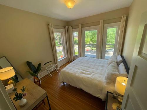 The Cherokee Homestead 5BR Spacious Home in a Great Location in Louisville, USA