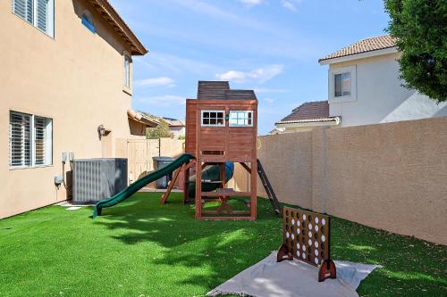 Elegant Scottsdale Desert Retreat with Private Pool, Hot Tub, Game Room, and Family-Friendly Amenities