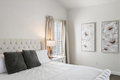 Elegant Scottsdale Desert Retreat with Private Pool, Hot Tub, Game Room, and Family-Friendly Amenities