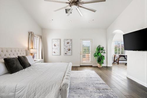 Elegant Scottsdale Desert Retreat with Private Pool, Hot Tub, Game Room, and Family-Friendly Amenities