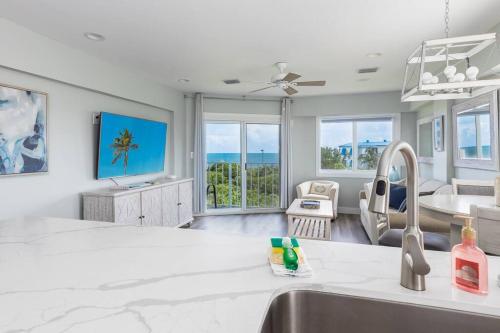 Ocean View Corner Penthouse Ocean Pointe 5416, Key Largo
