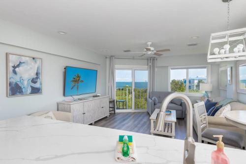 Ocean View Corner Penthouse Ocean Pointe 5416 in Key Largo, USA