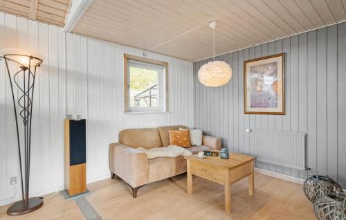 Vista exterior, 3 Bedroom Pet Friendly Home In Bryrup in Bryrup