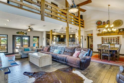 Hot Tub and Fire Pit Possum Kingdom Lake Retreat! in Strawn, Vereinigte Staaten von Amerika