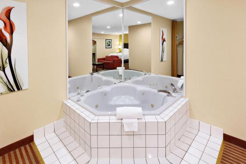 Best Western Jacksonville Inn - image 14