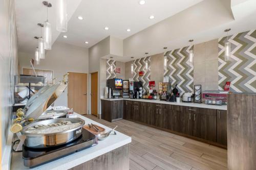 Best Western Plus Des Moines West Inn & Suites Best Western Plus Des Moines West Inn & Suites