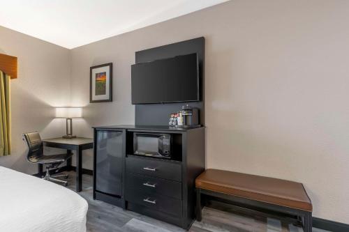 Best Western Plus Des Moines West Inn & Suites Best Western Plus Des Moines West Inn & Suites