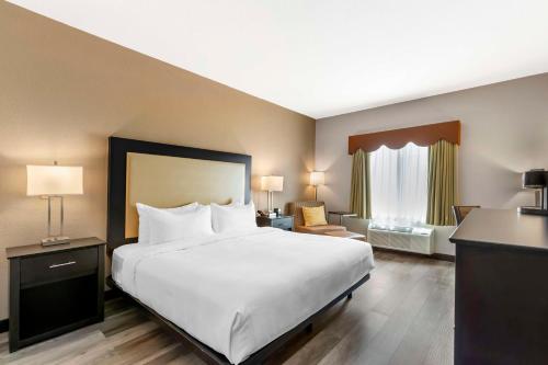 Best Western Plus Des Moines West Inn & Suites Best Western Plus Des Moines West Inn & Suites