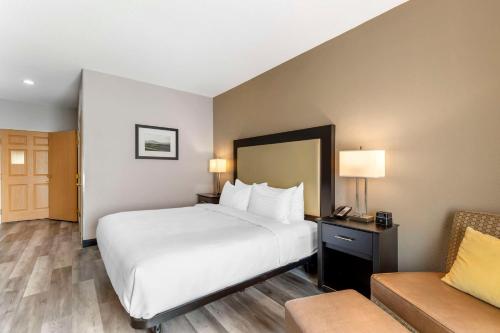 Best Western Plus Des Moines West Inn & Suites - image 11