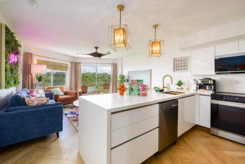 Its Island Time in the Keys Double King Ensuites 2 Balconies in Key Largo, USA
