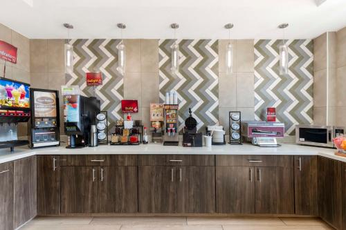 Best Western Plus Des Moines West Inn & Suites Best Western Plus Des Moines West Inn & Suites